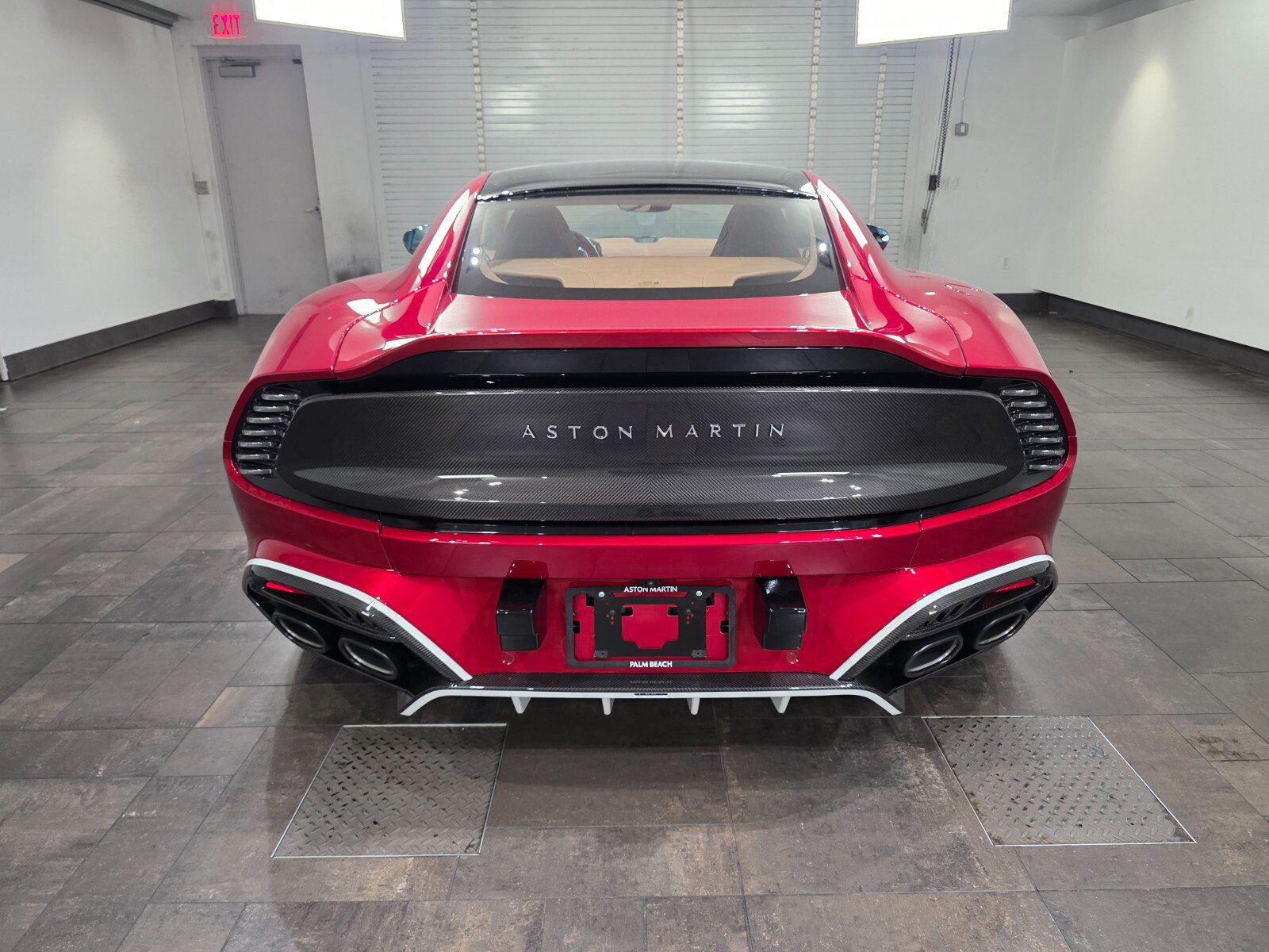 Used 2025 Aston Martin Vanquish RWD image 25
