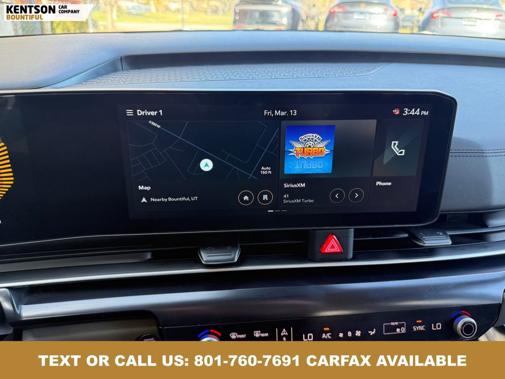 Used 2025 Kia Carnival FWD image 27