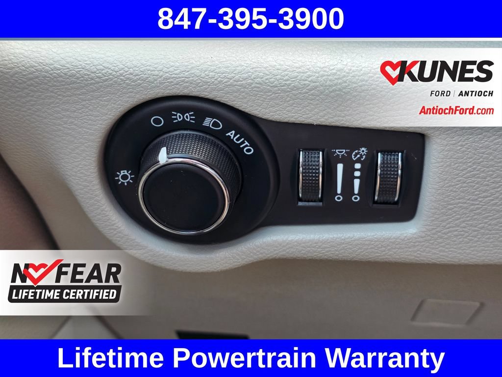 Used 2023 Chrysler Voyager LX FWD image 50