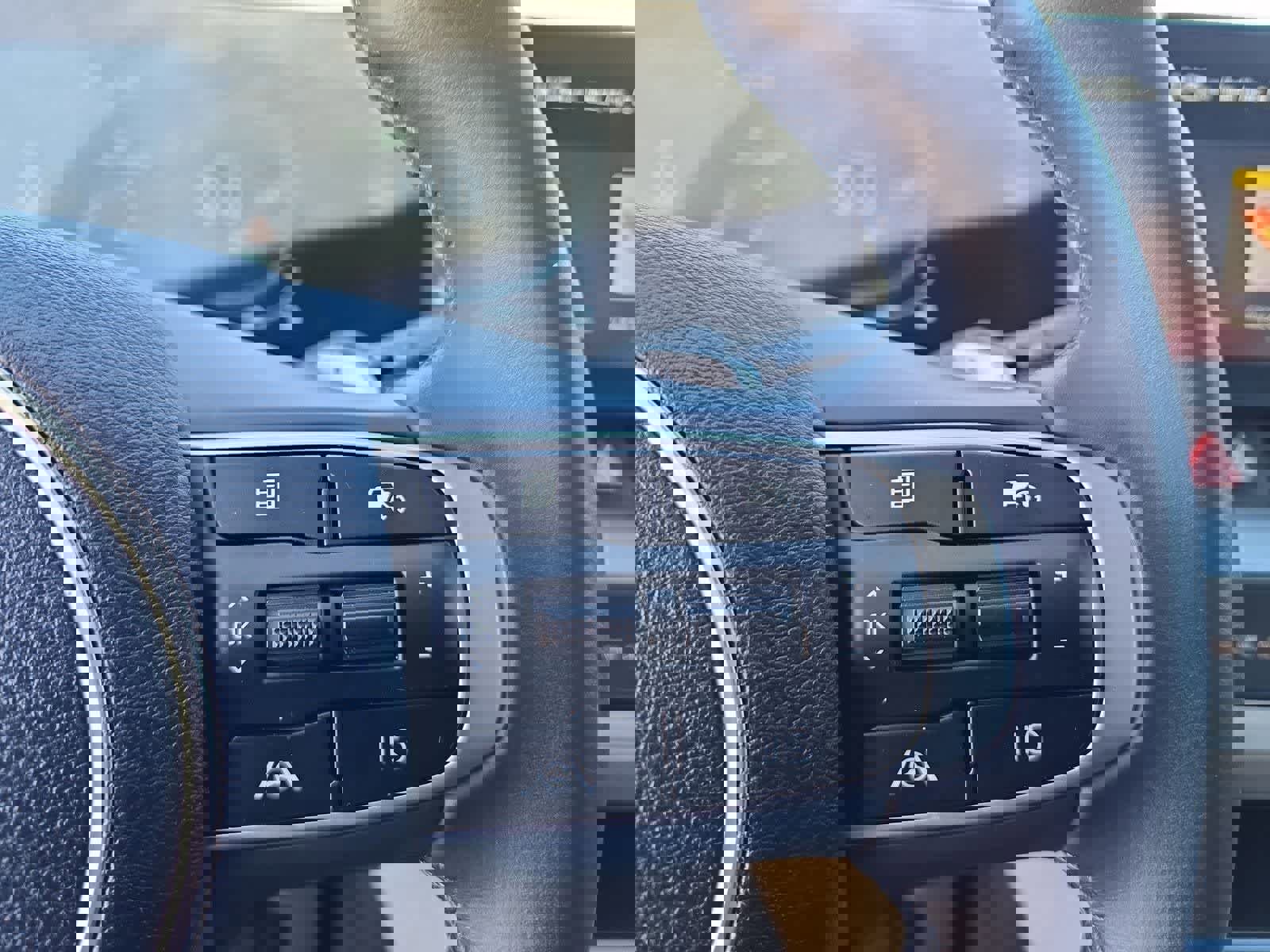 Used 2025 Kia Sportage EX image 22