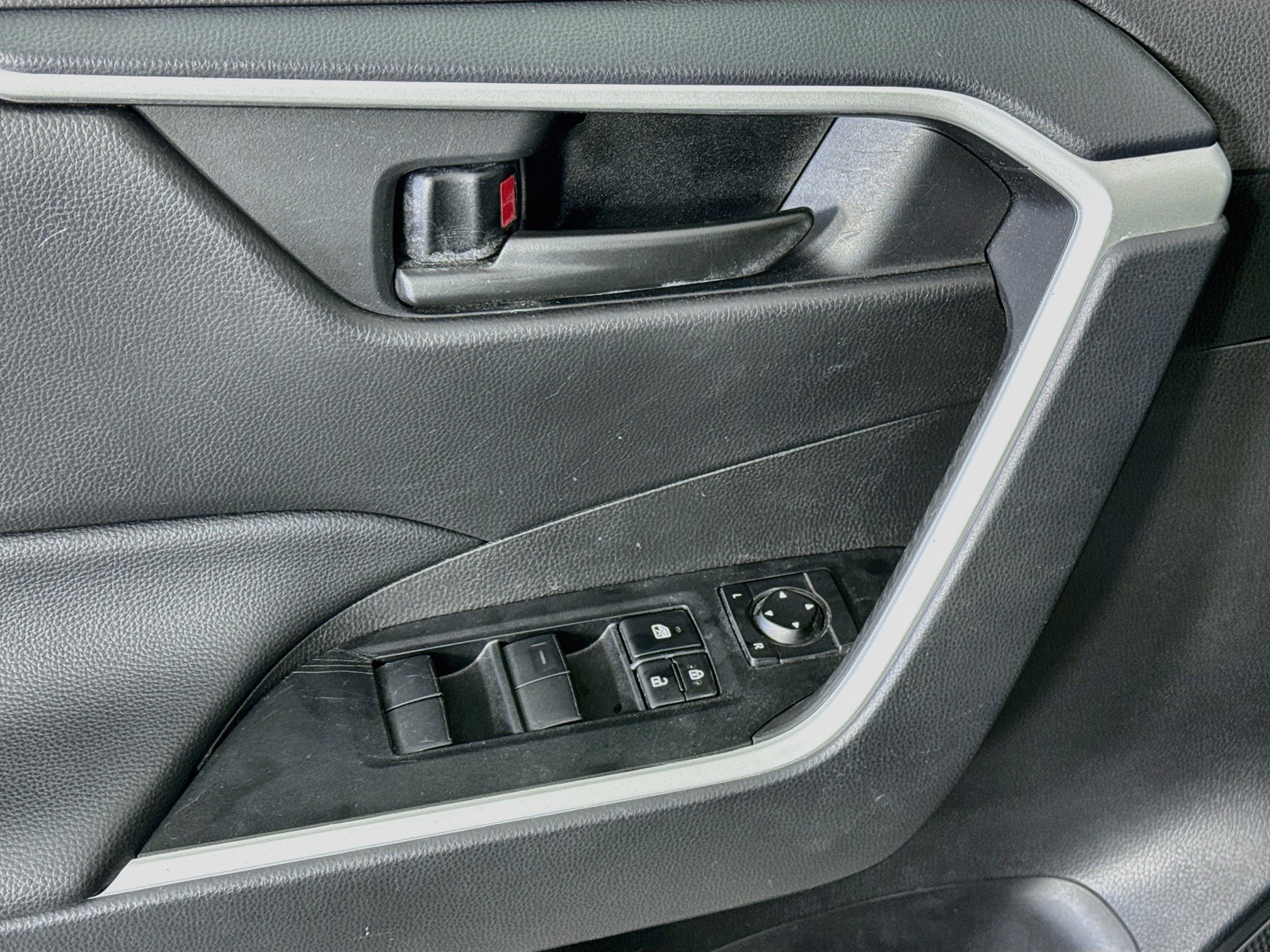 Certified 2025 Toyota RAV4 LE AWD/4WD image 17