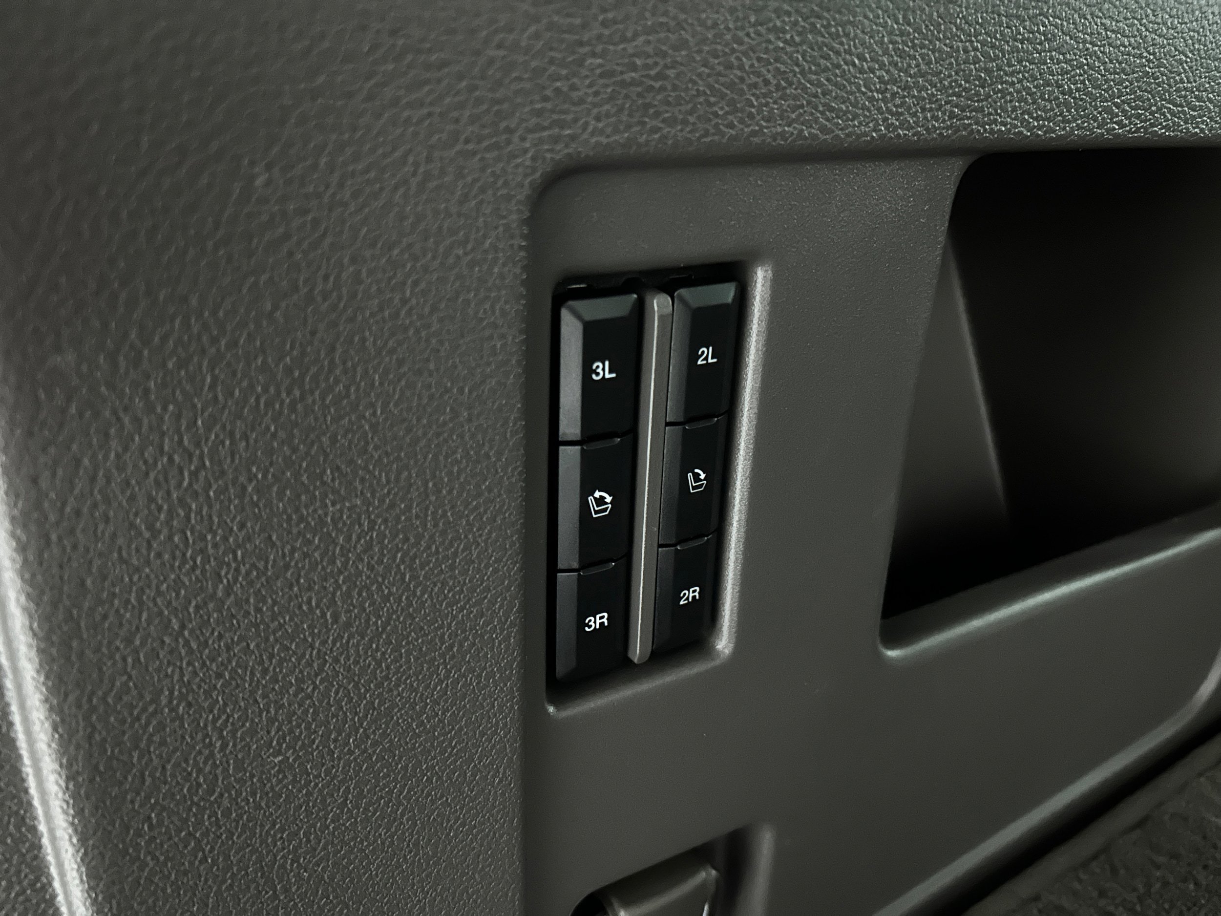 Used 2021 Ford Expedition Limited image 39