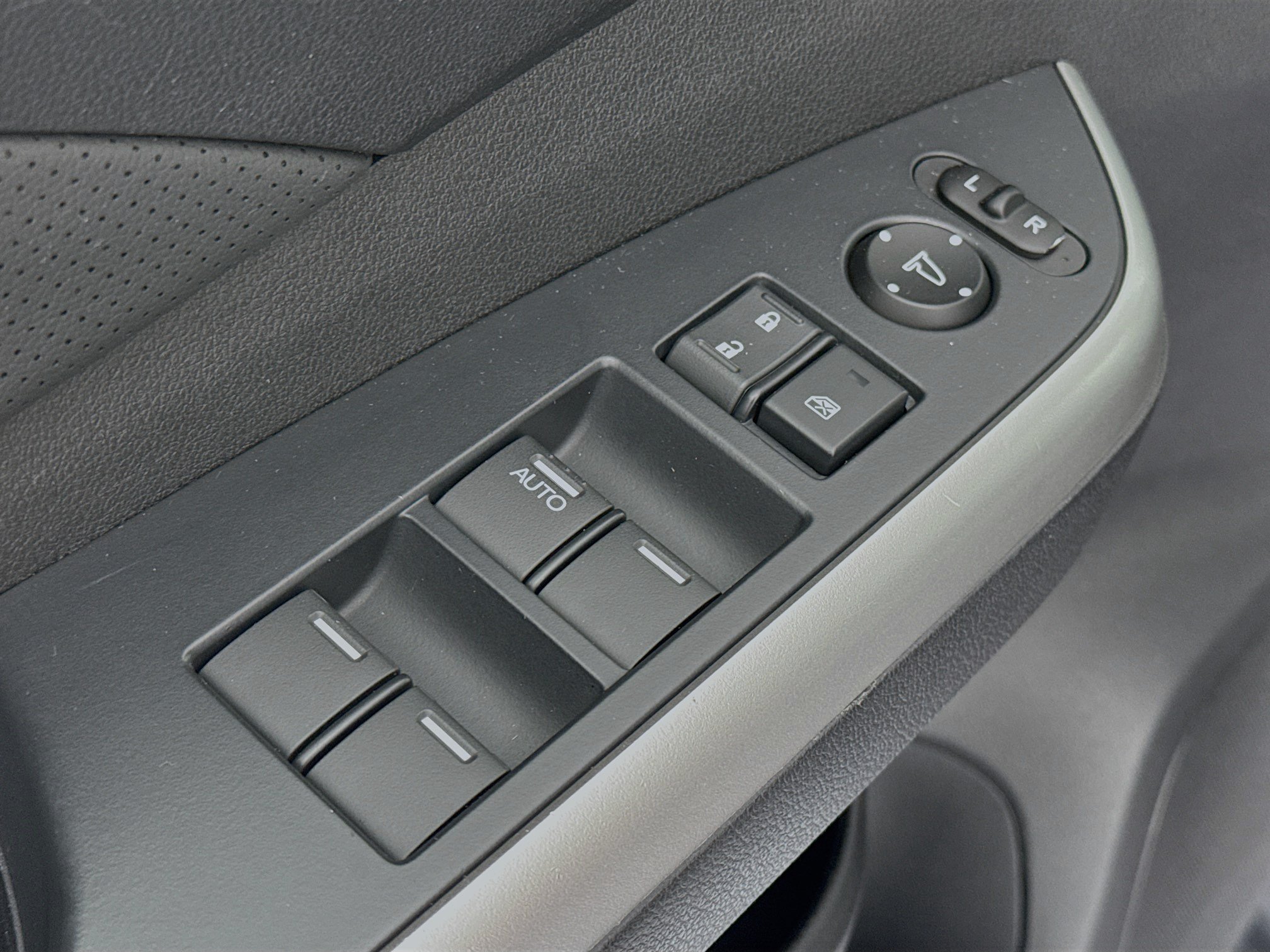 Used 2015 Honda CR-V EX-L image 17