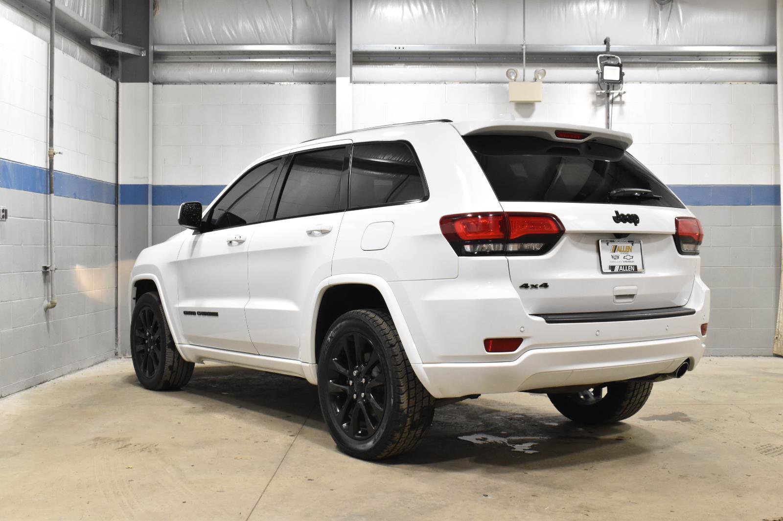 Used 2021 Jeep Grand Cherokee Laredo X image 23