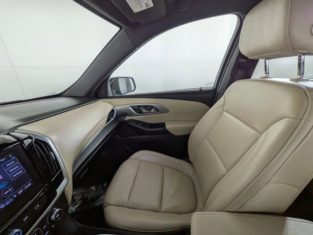 Used 2022 Chevrolet Traverse LT image 29