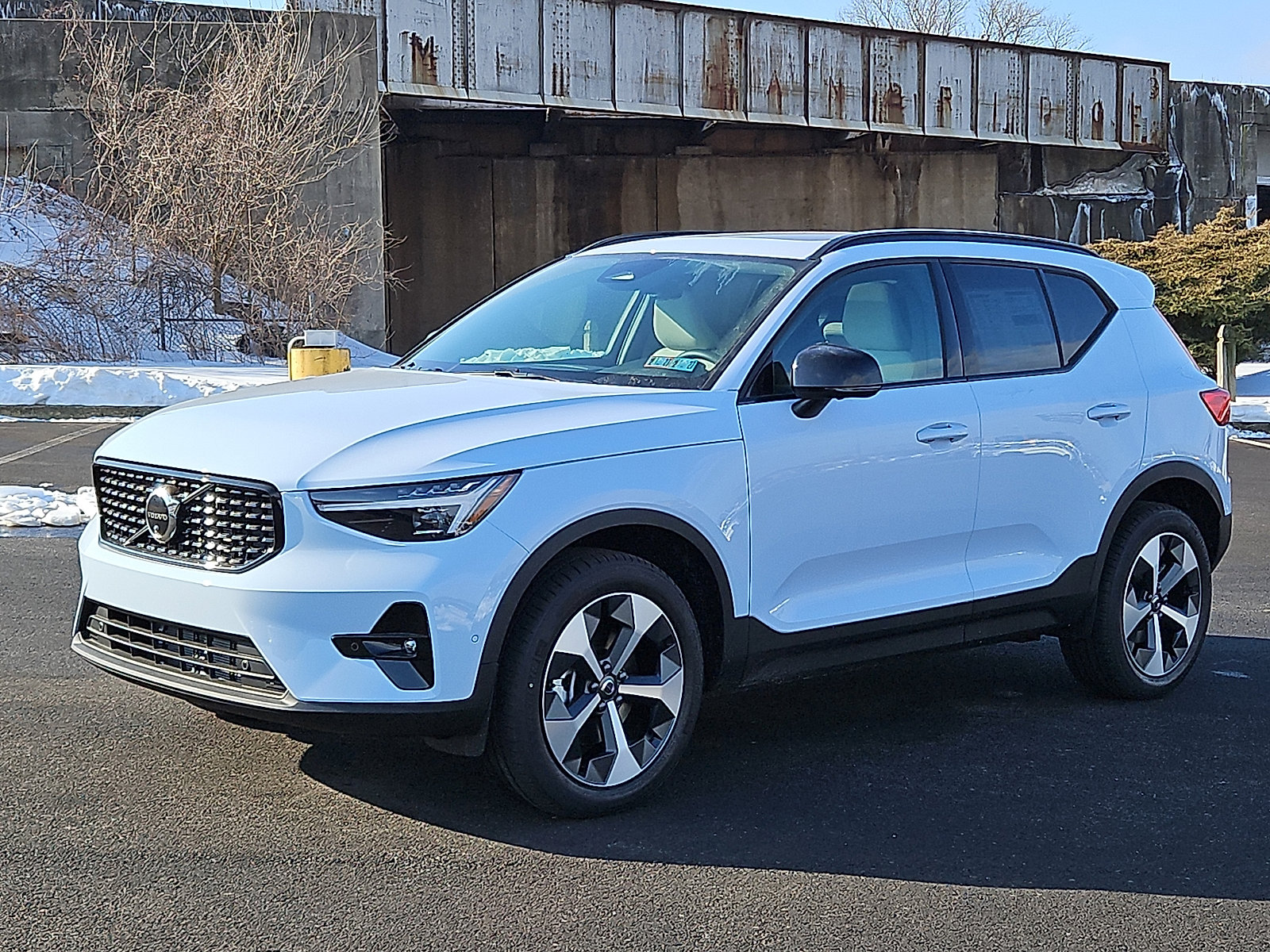 New 2026 Volvo XC40 B5 Plus w/ Protection Package Premier AWD/4WD image 3