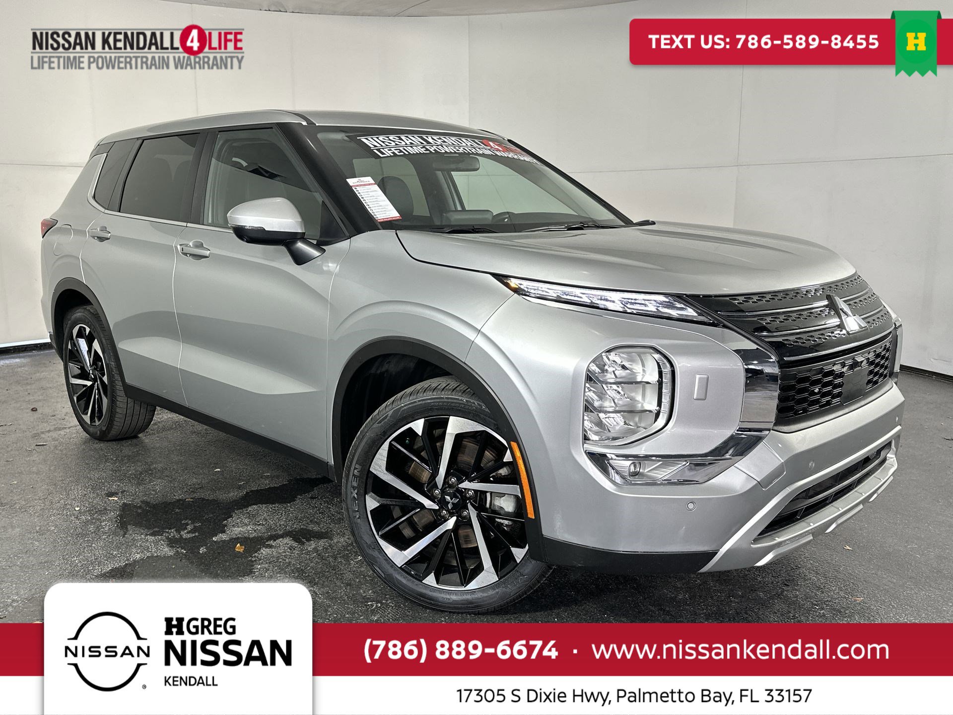 Used 2024 Mitsubishi Outlander SE image 1