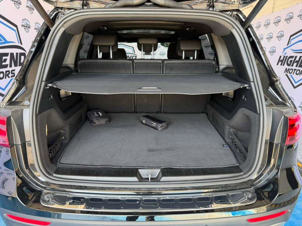 Used 2024 Mercedes-Benz GLB 250 4MATIC w/ Driver Assistance Package image 21