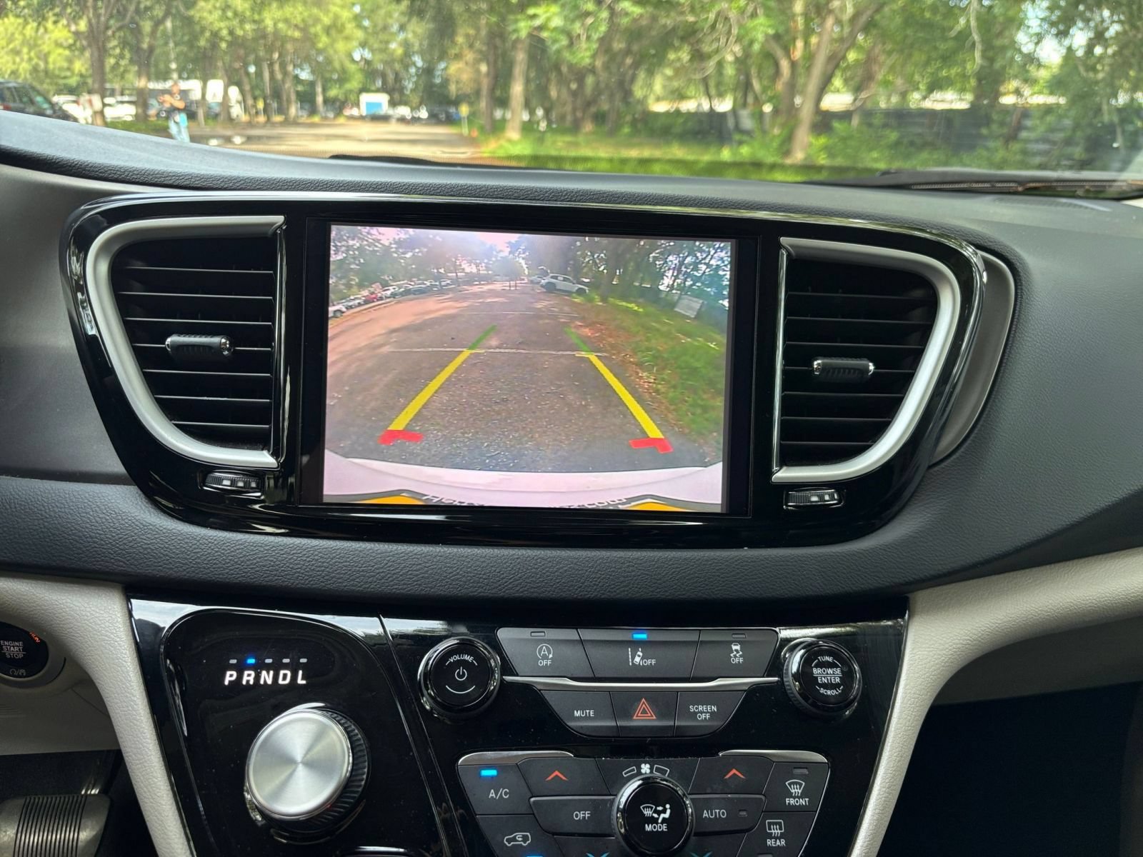 Used 2022 Chrysler Pacifica Touring-L FWD image 24