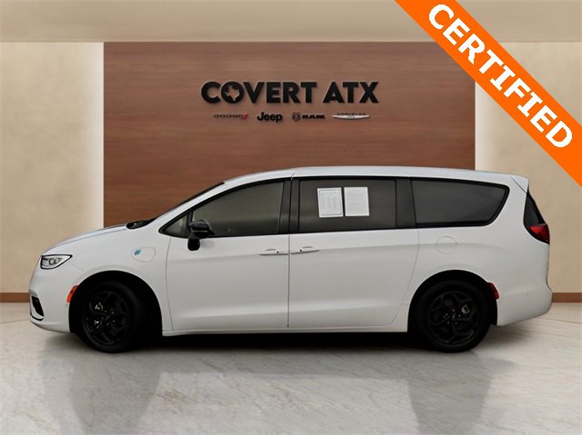 Used 2024 Chrysler Pacifica Select image 2