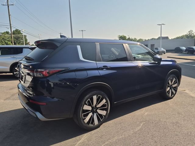 New 2026 Mitsubishi Outlander SE FWD image 3