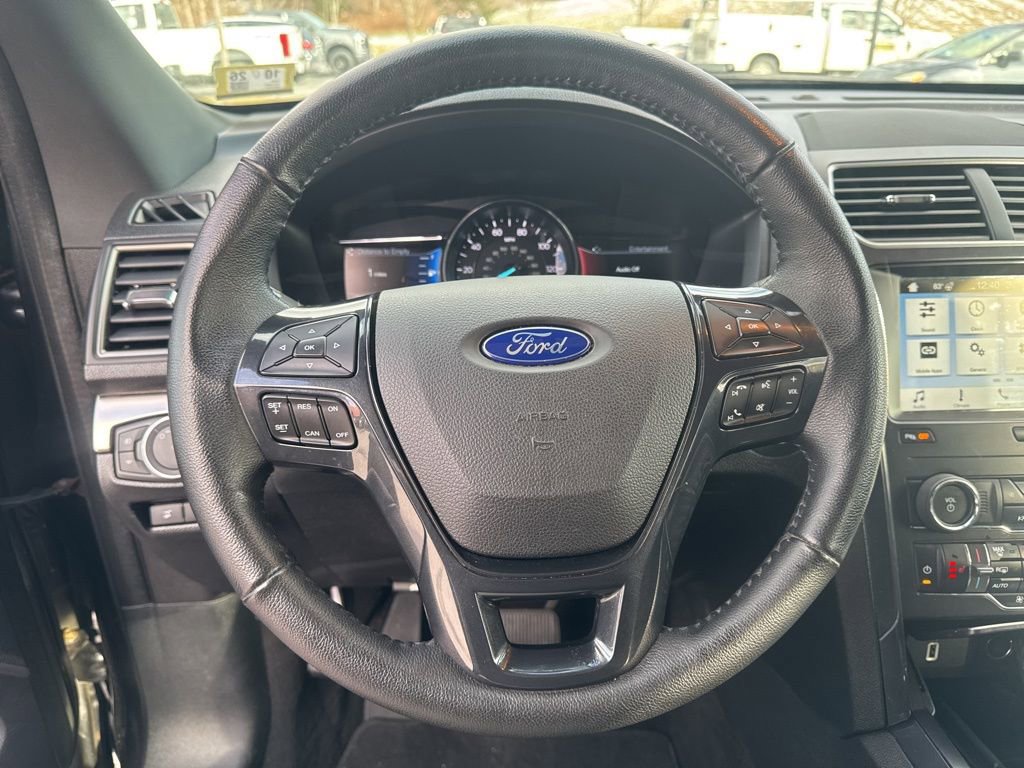 Used 2018 Ford Explorer XLT w/ Equipment Group 202A image 26