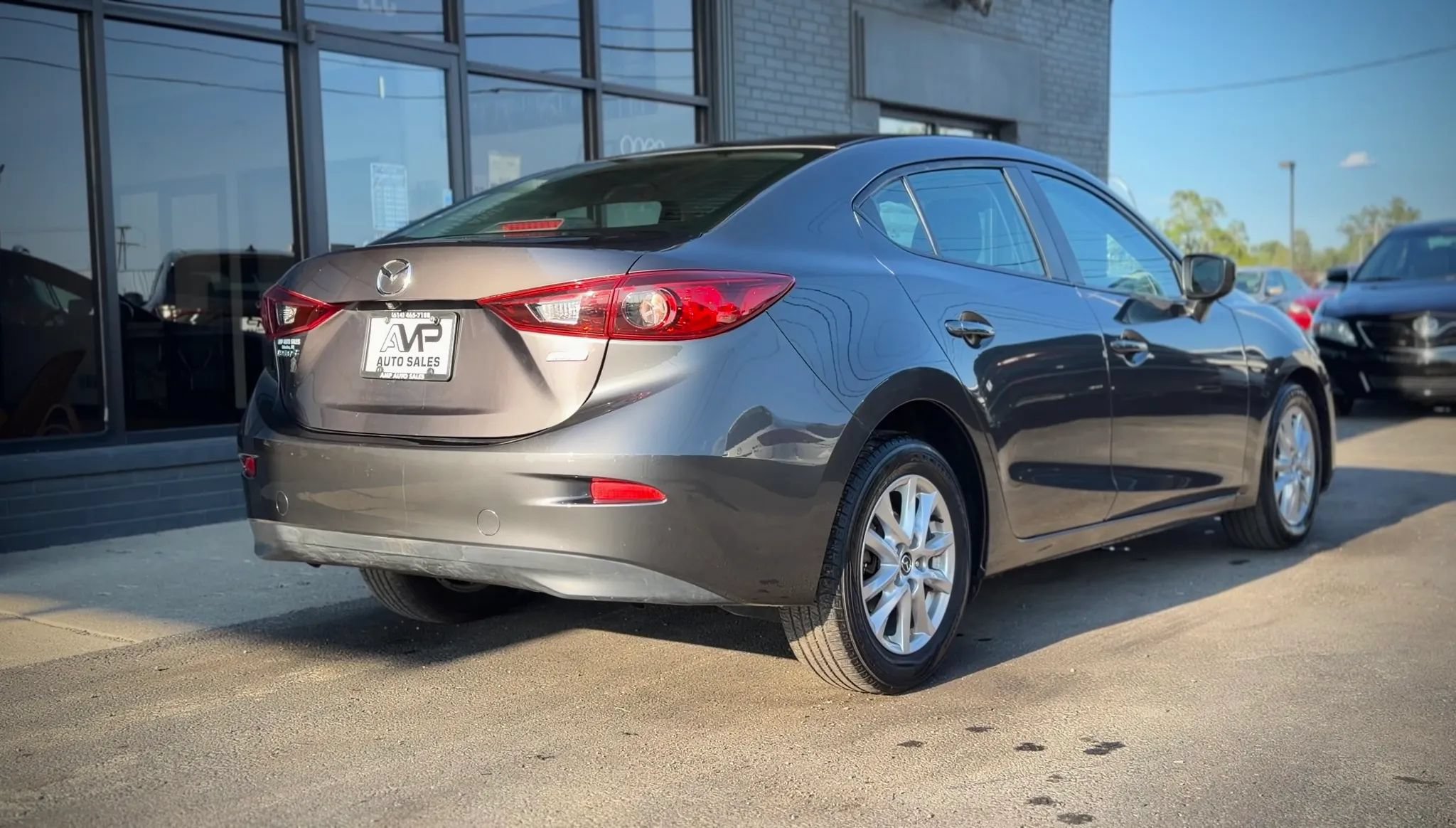 Used 2017 MAZDA MAZDA3 Sport FWD image 2
