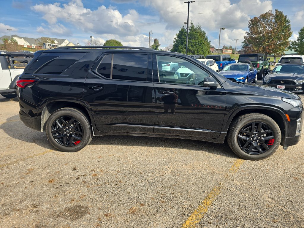 Used 2023 Chevrolet Traverse Premier w/ Redline Edition image 4