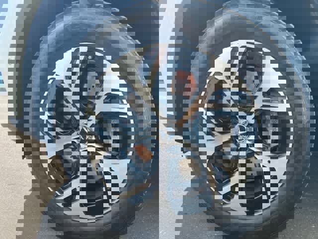 Used 2025 Mercedes-Benz GLC 350e 4MATIC image 10