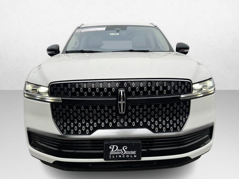 New 2025 Lincoln Navigator Reserve image 2