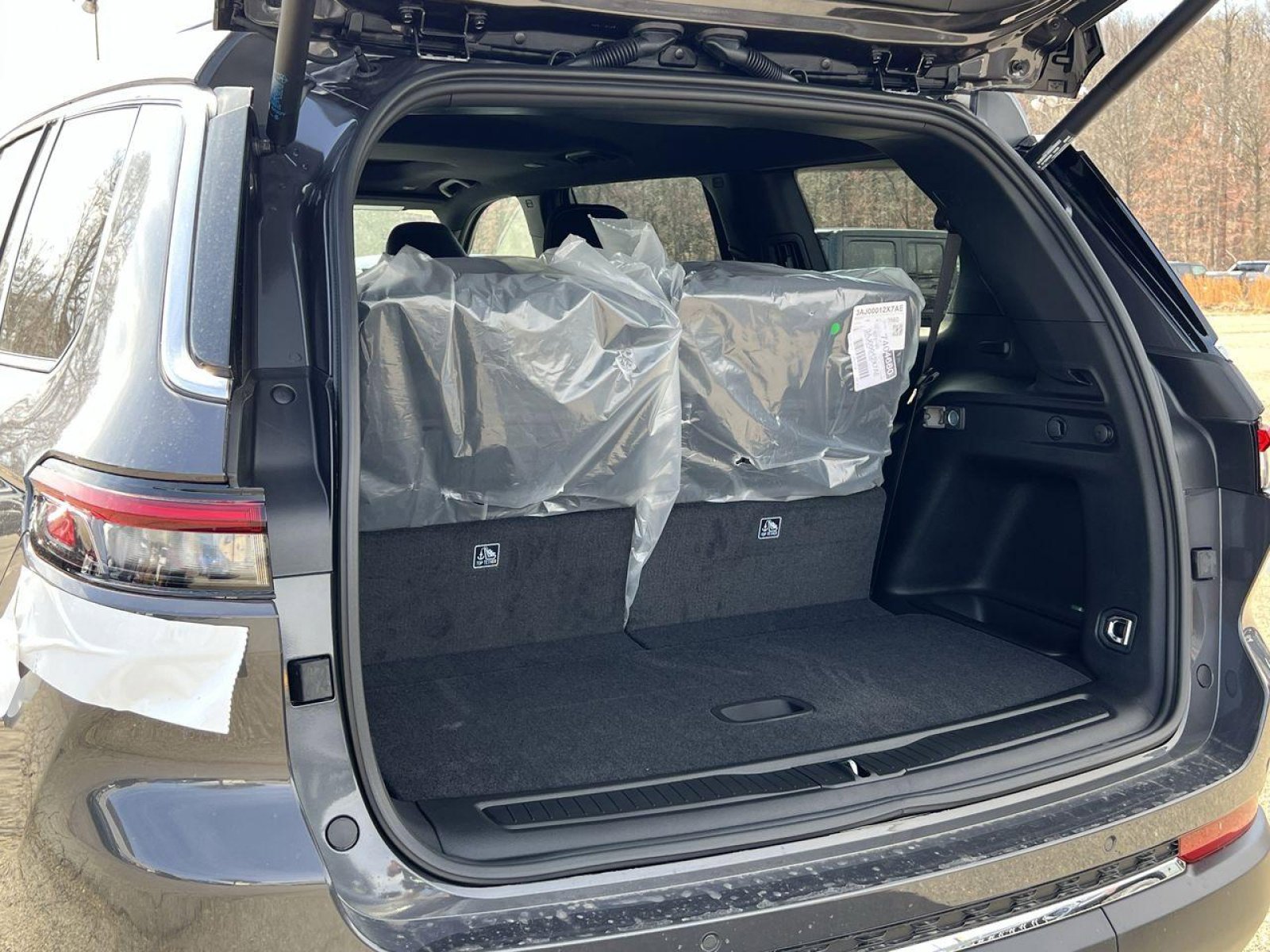 New 2025 Jeep Grand Cherokee L Laredo w/ Luxury Tech Group I image 18