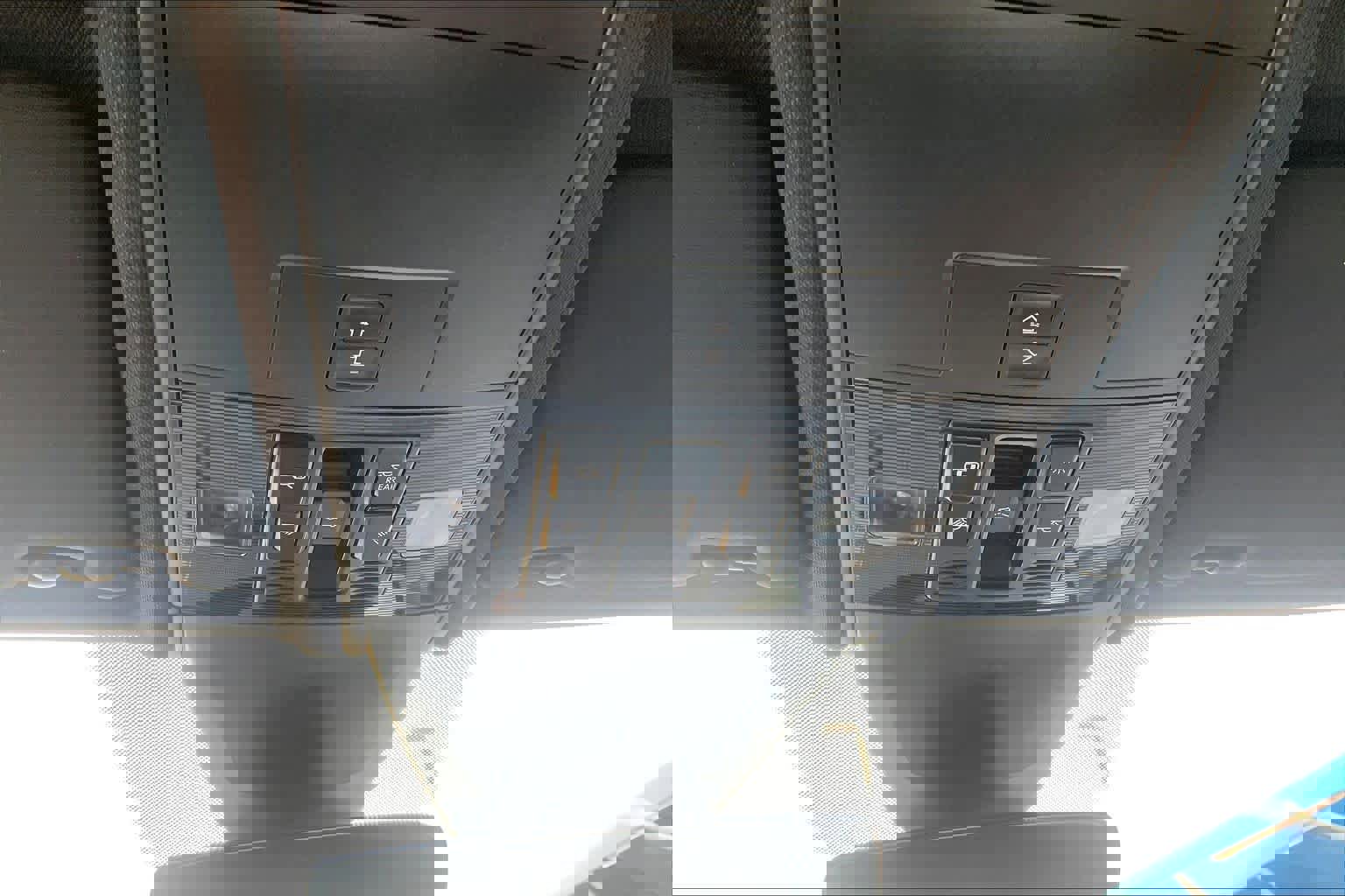 Used 2020 Volkswagen Atlas Cross Sport SEL Premium R-Line image 33