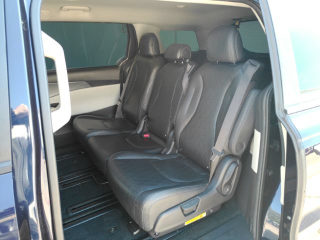 Used 2024 Kia Carnival LX FWD image 17