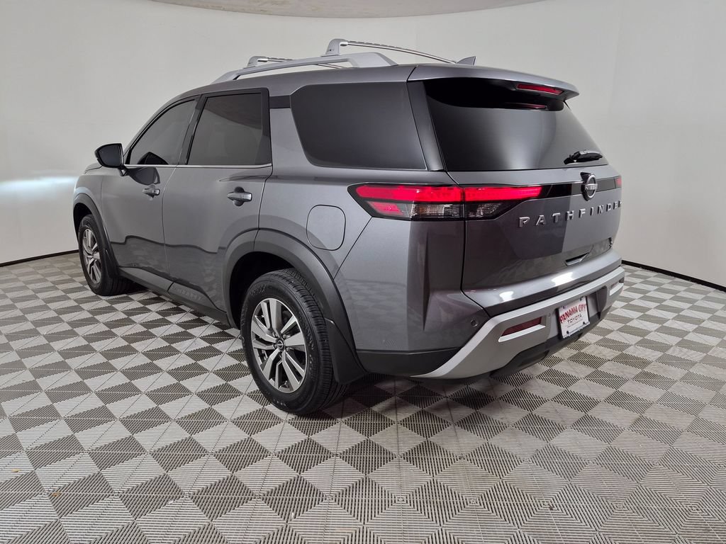 Used 2025 Nissan Pathfinder SL FWD image 5