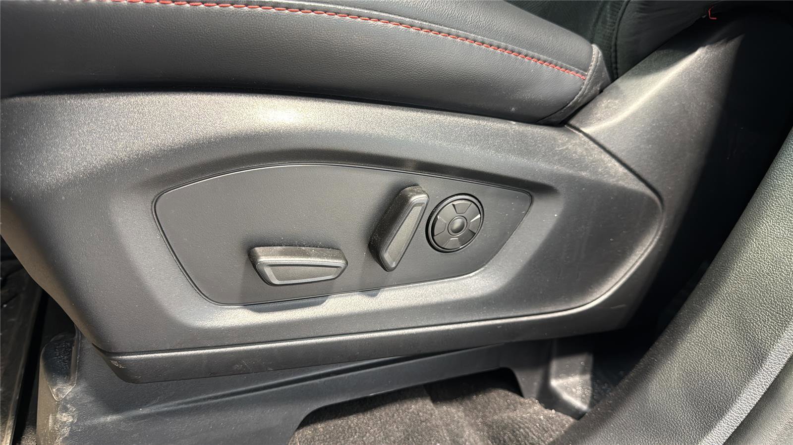 Used 2025 Ford Explorer ST w/ Sun And Sound Package image 23