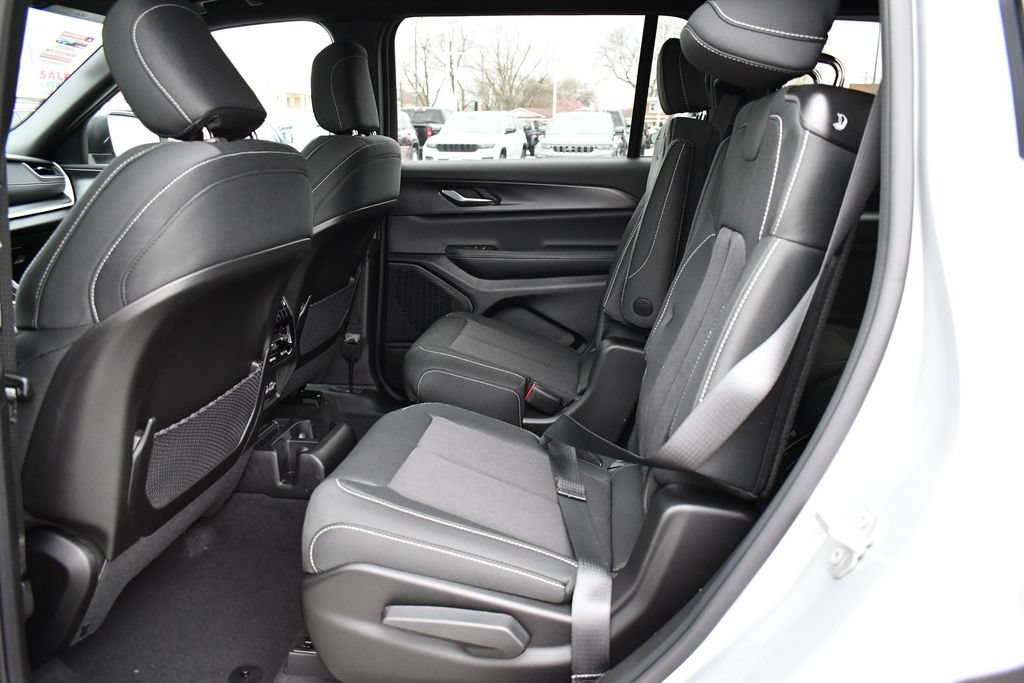 New 2026 Jeep Grand Cherokee L 4WD image 9