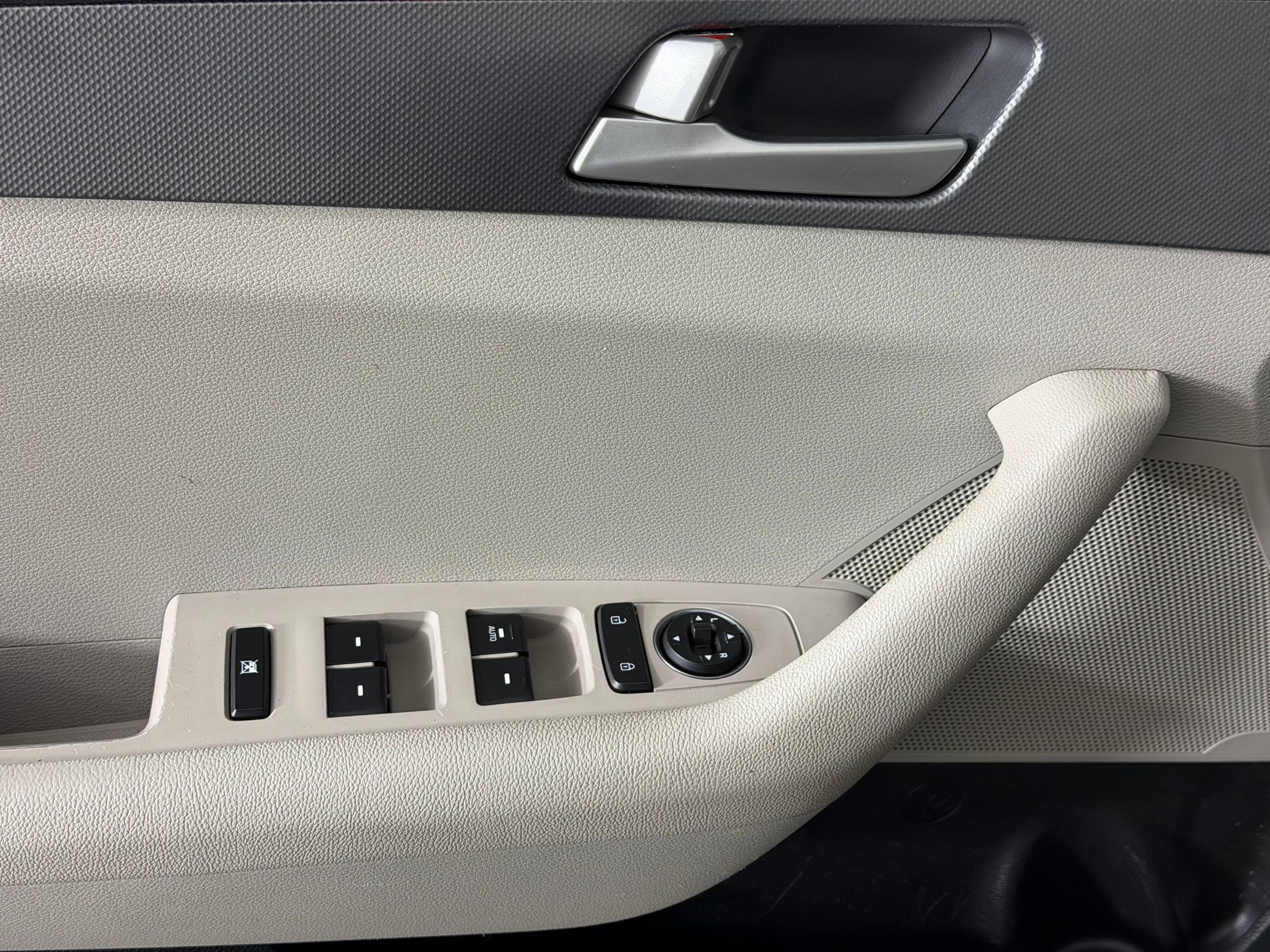 Used 2016 Hyundai Sonata SE FWD image 13