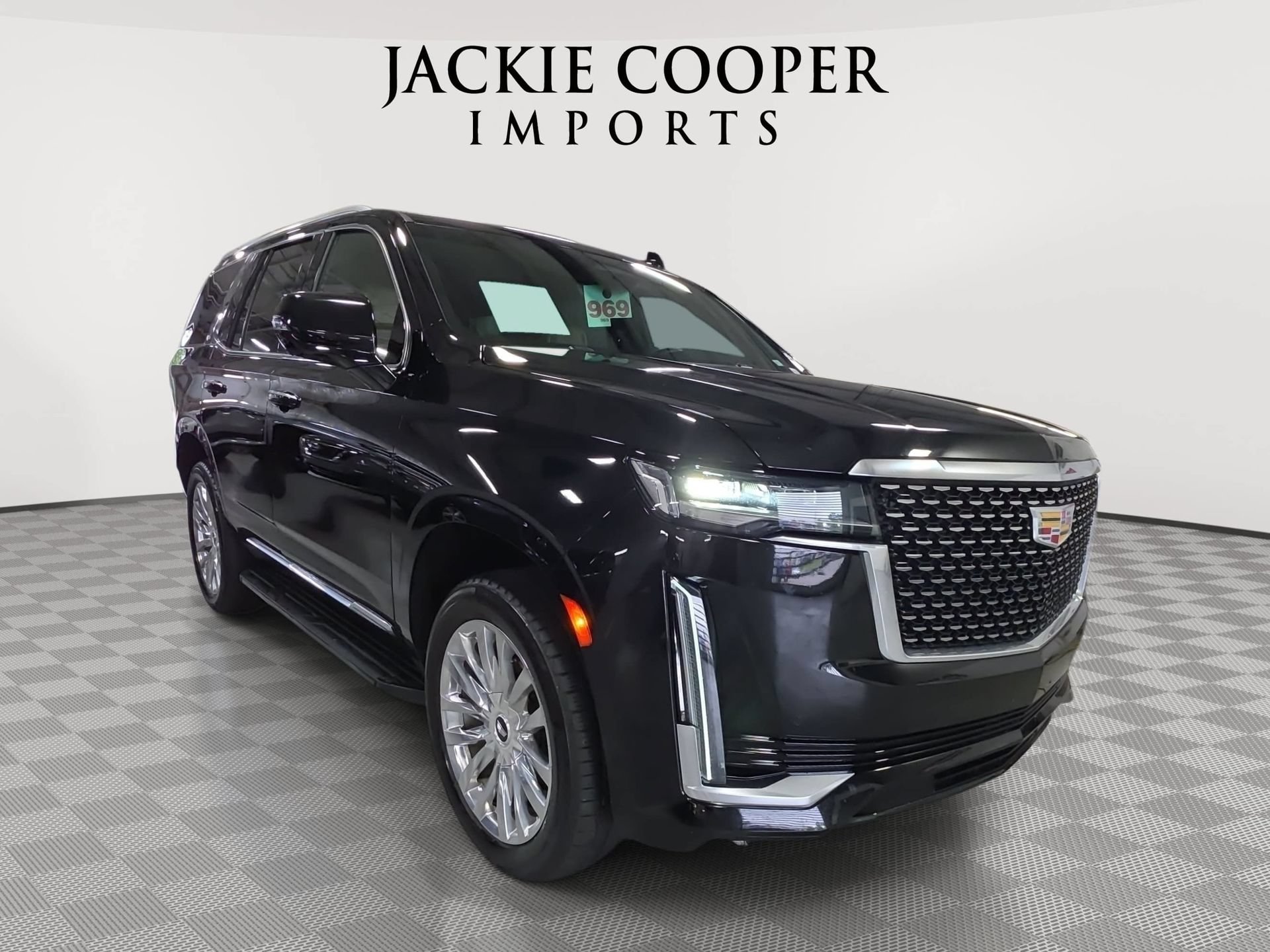 Used 2024 Cadillac Escalade Premium Luxury RWD image 3