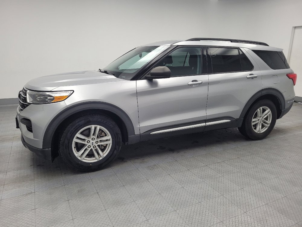 Used 2021 Ford Explorer XLT image 2