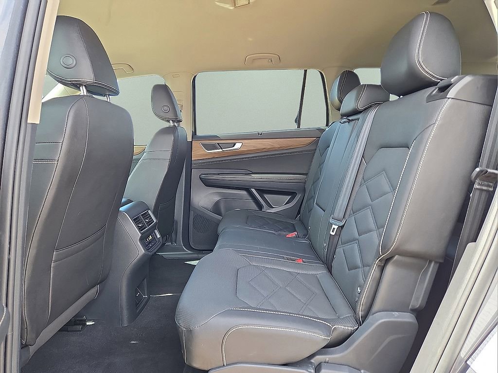Used 2025 Volkswagen Atlas SE FWD image 16