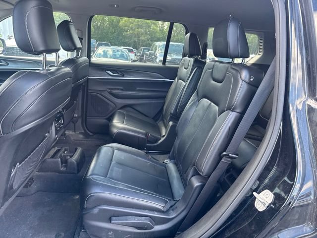 Used 2023 Jeep Grand Cherokee L Limited w/ Black Appearance Package AWD/4WD image 15