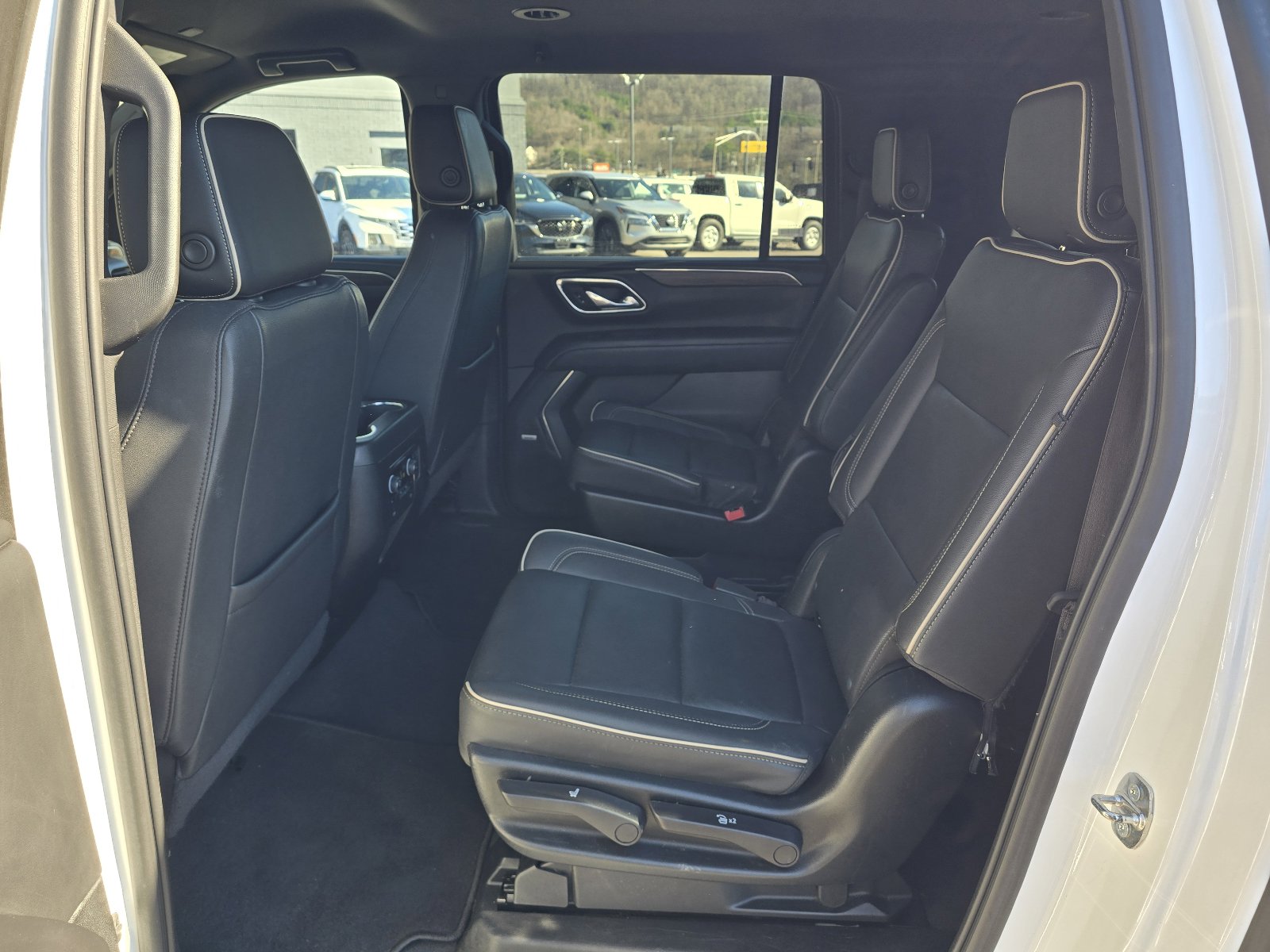 Used 2023 Chevrolet Suburban Premier RWD image 12