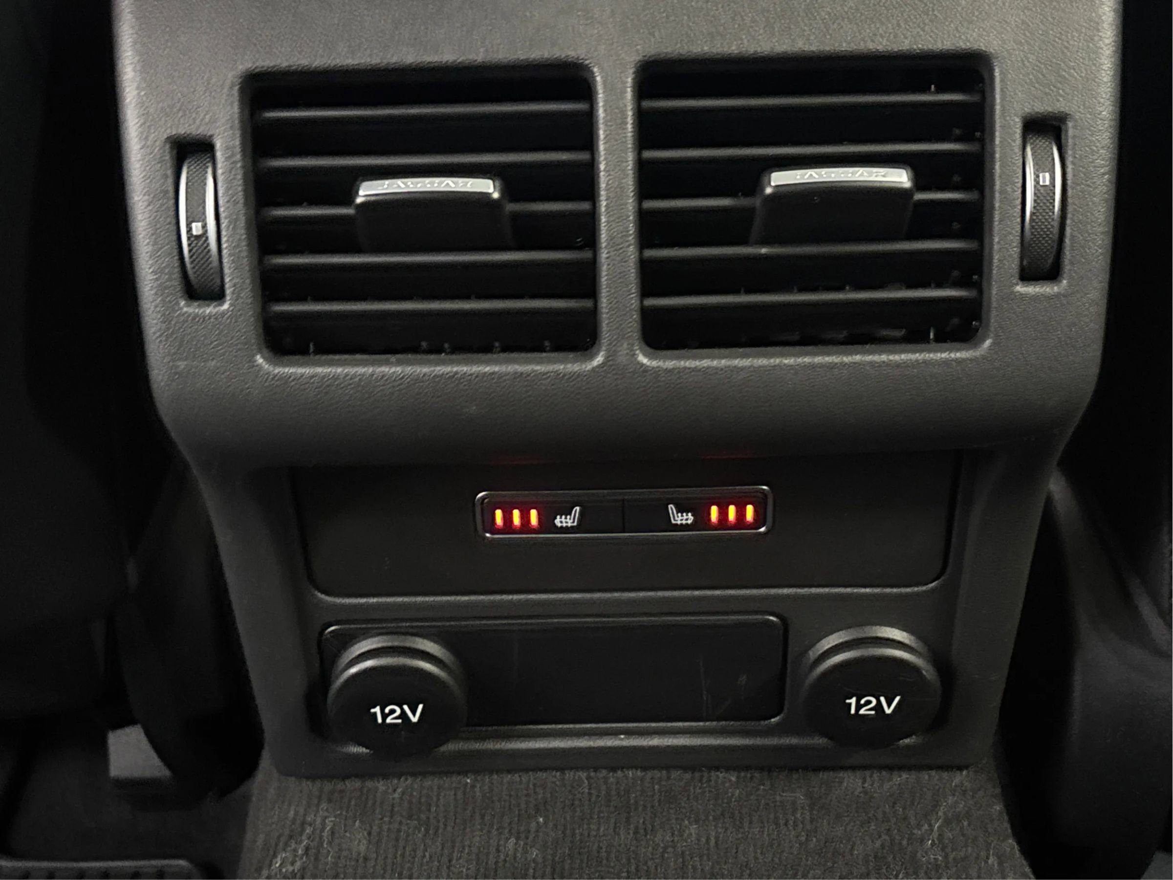 Used 2018 Jaguar XF Premium image 29