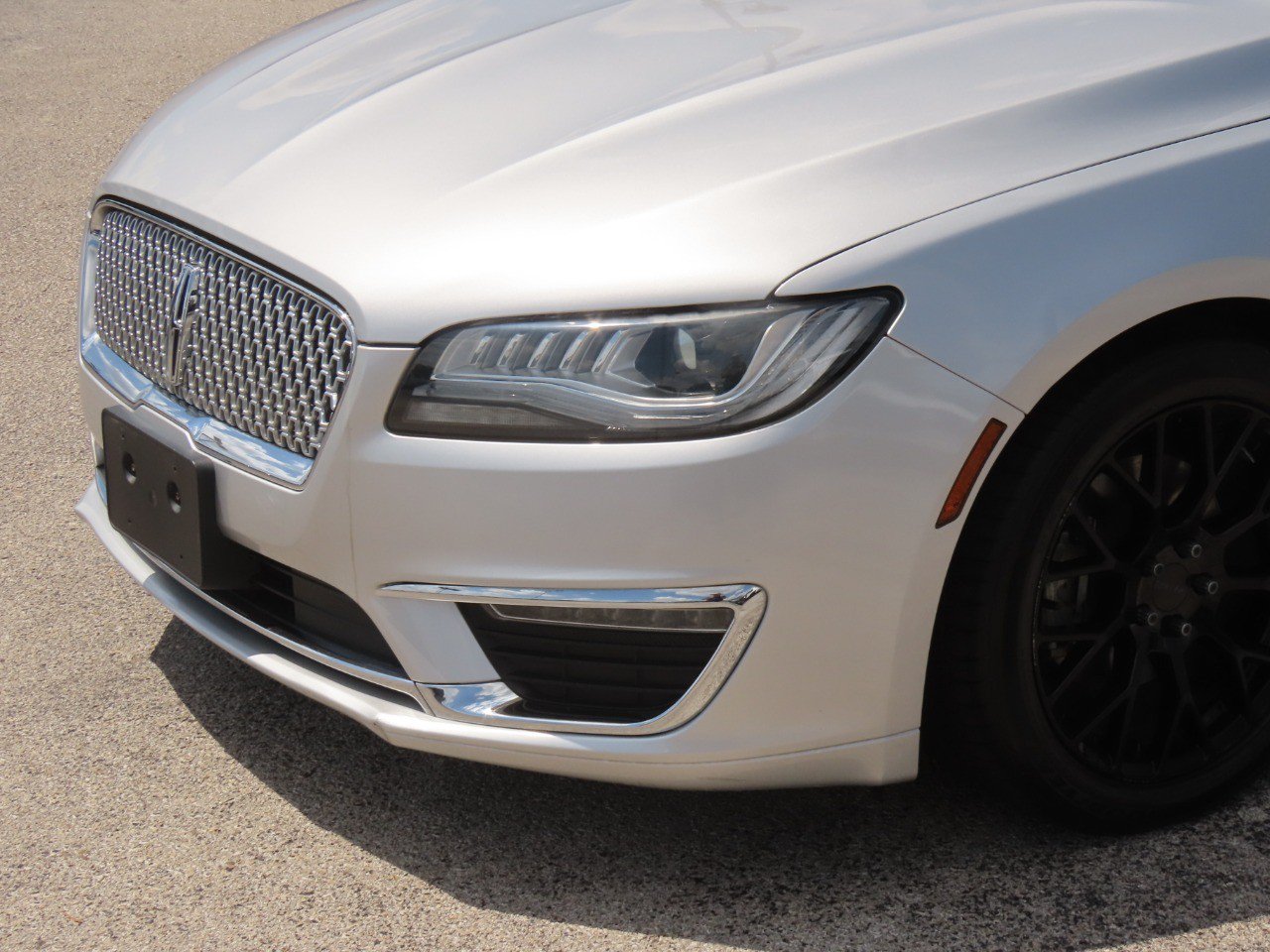 Used 2018 Lincoln MKZ Premiere FWD image 3