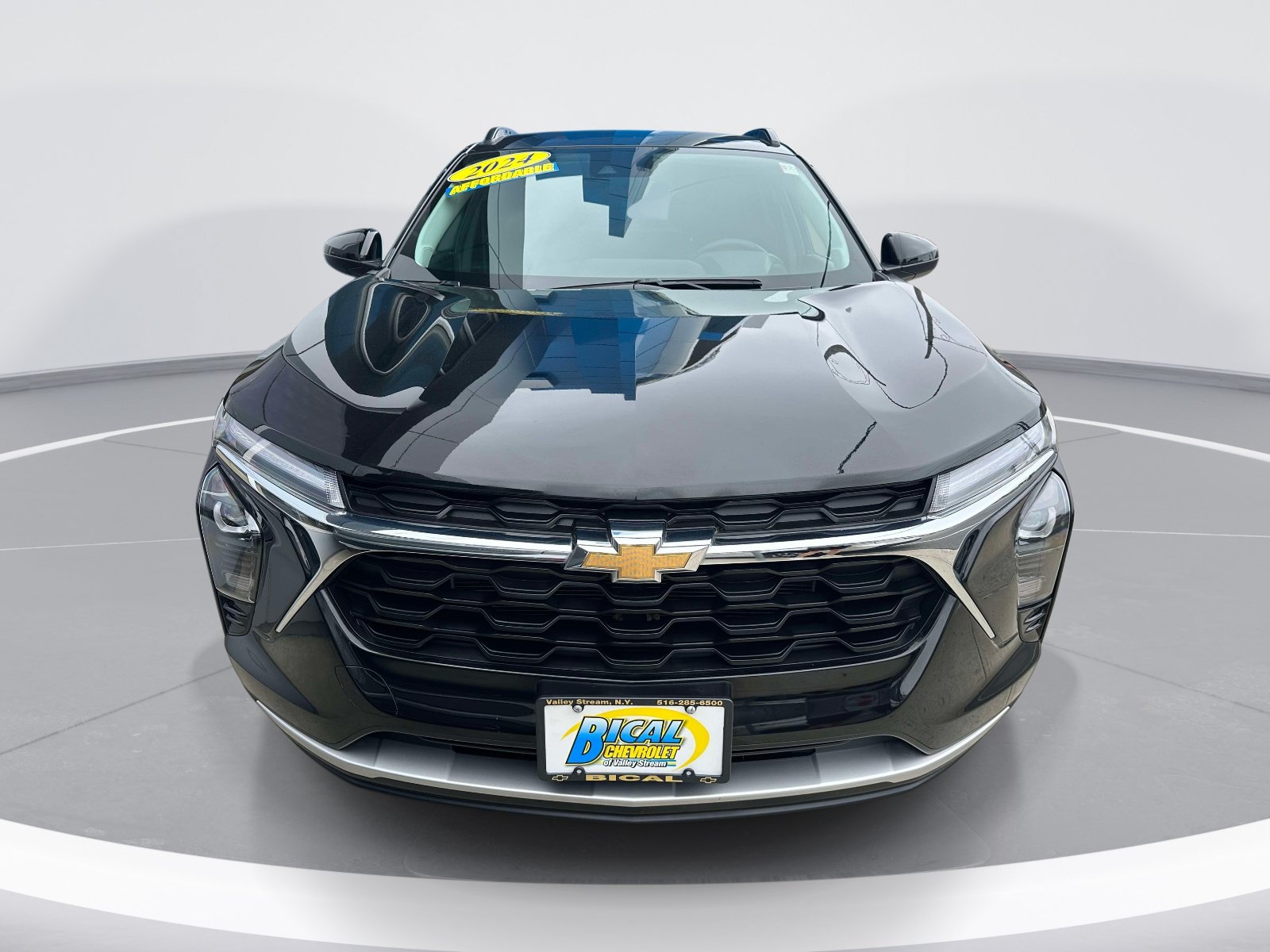 Certified 2024 Chevrolet Trax LT w/ Driver Confidence Package FWD image 2