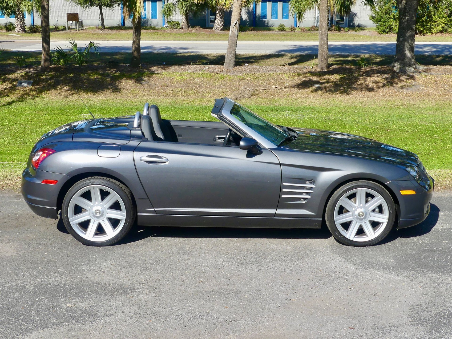 Used 2005 Chrysler Crossfire Limited RWD image 28