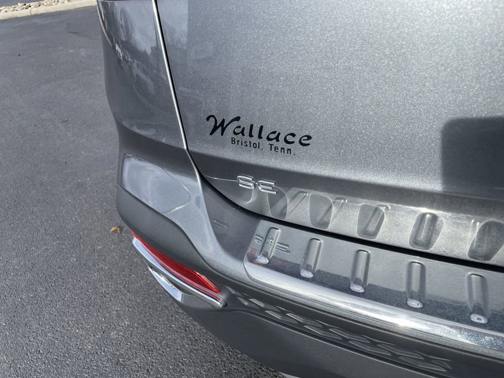 Certified 2024 Volkswagen Taos SE image 7