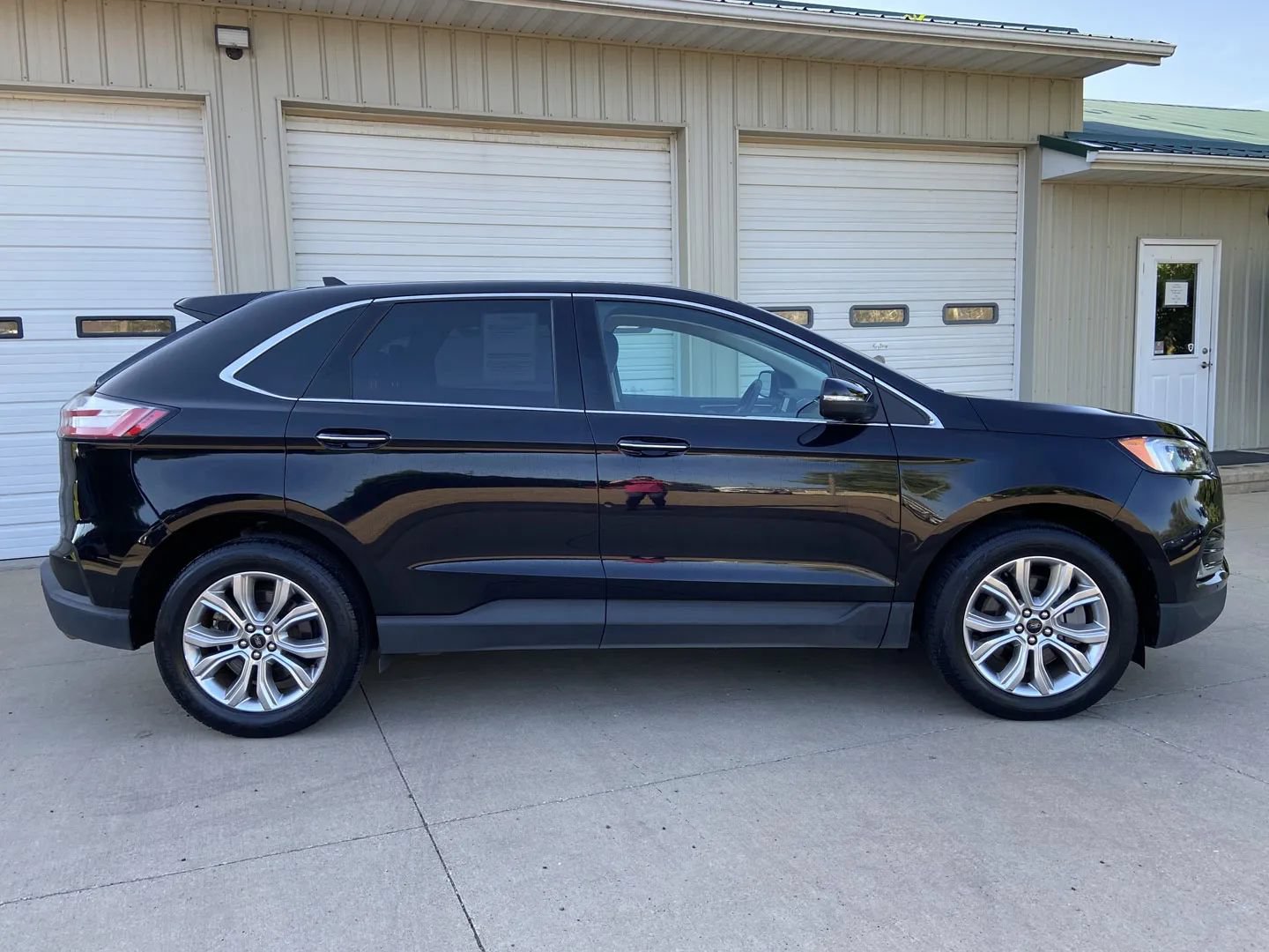 Used 2024 Ford Edge Titanium AWD/4WD image 7