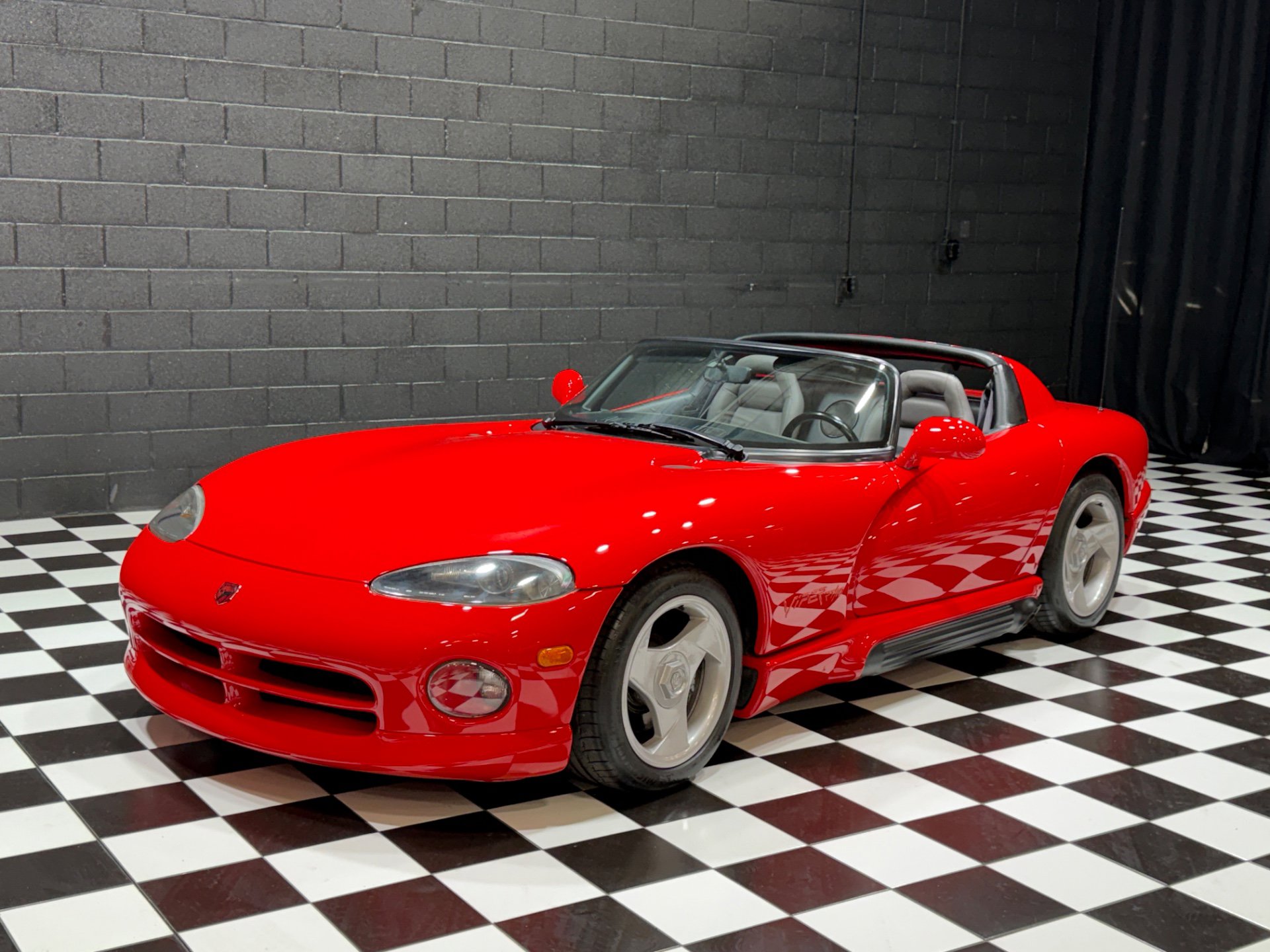 Used 1992 Dodge Viper RT/10 image 4
