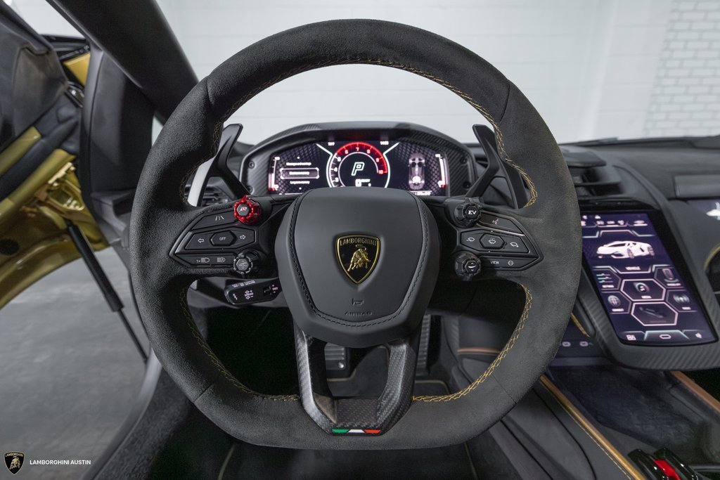 Used 2025 Lamborghini Revuelto image 28