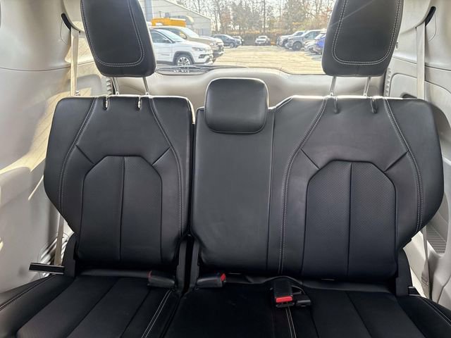 Used 2024 Chrysler Pacifica Touring-L image 21