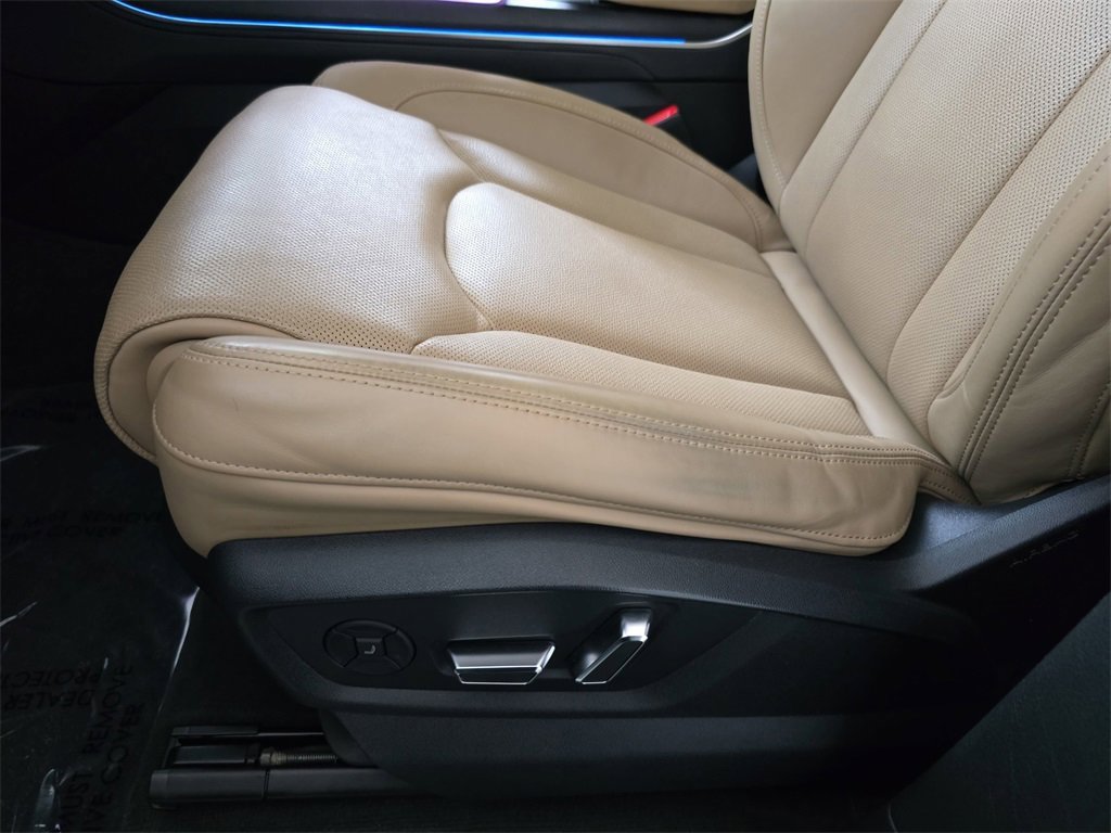 Used 2023 Audi Q8 Prestige w/ Prestige Package image 31