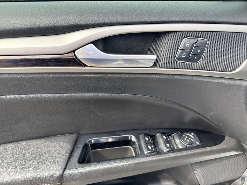 Used 2016 Ford Fusion SE w/ Equipment Group 202A FWD image 21