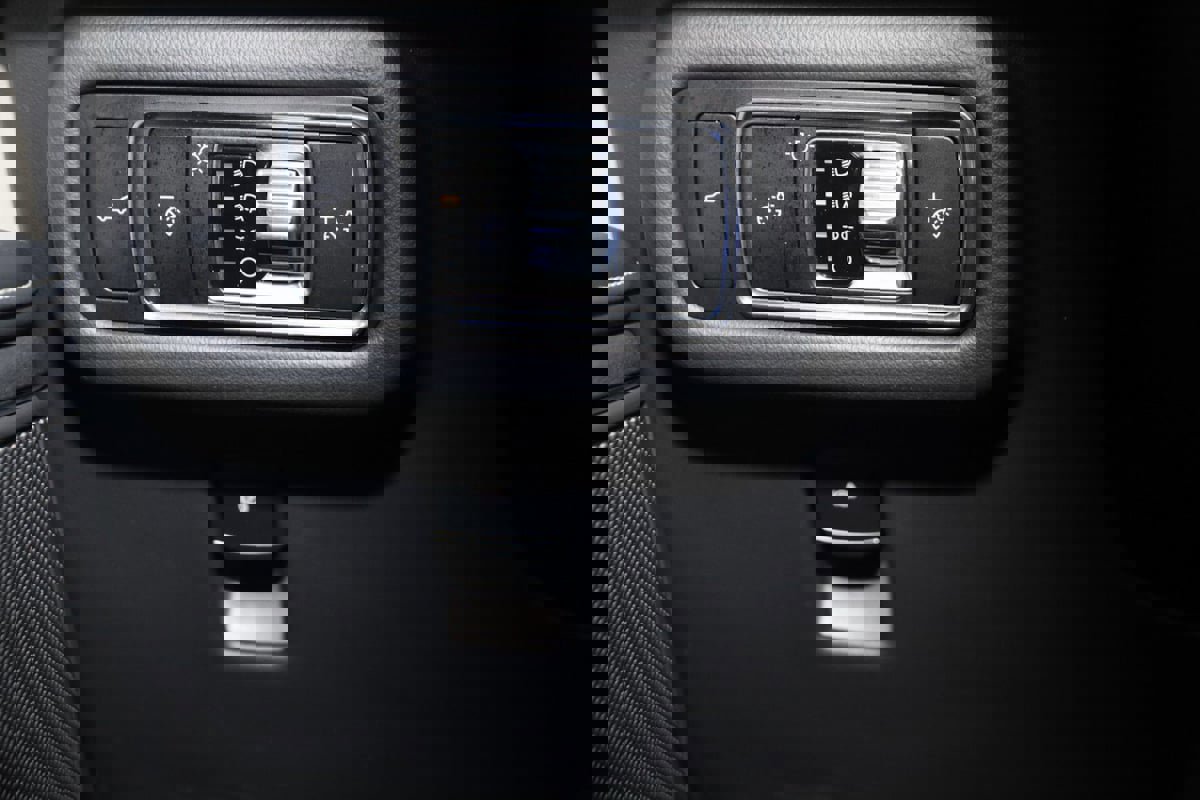 Used 2025 Lincoln Nautilus Premier image 30