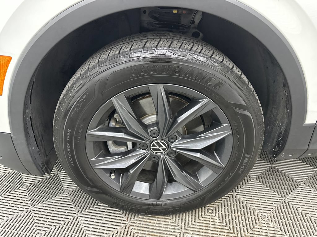 Used 2023 Volkswagen Tiguan SE FWD image 12