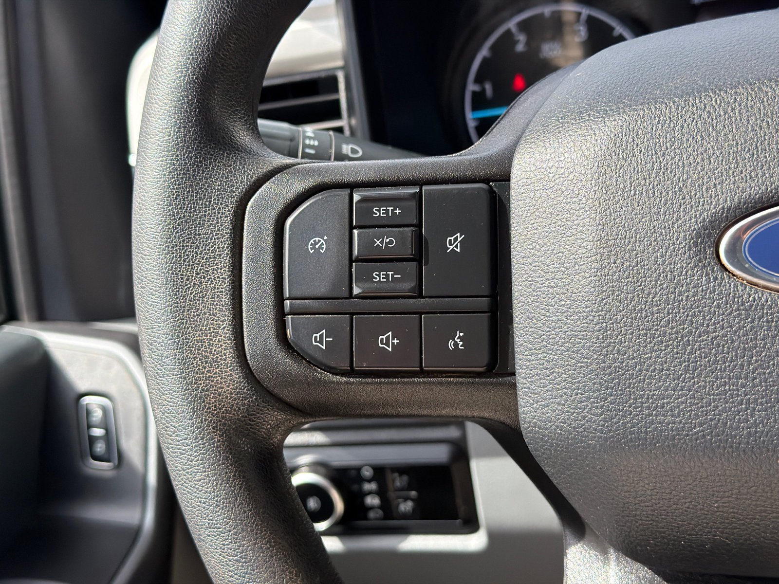 Used 2025 Ford F350 XLT AWD/4WD image 23