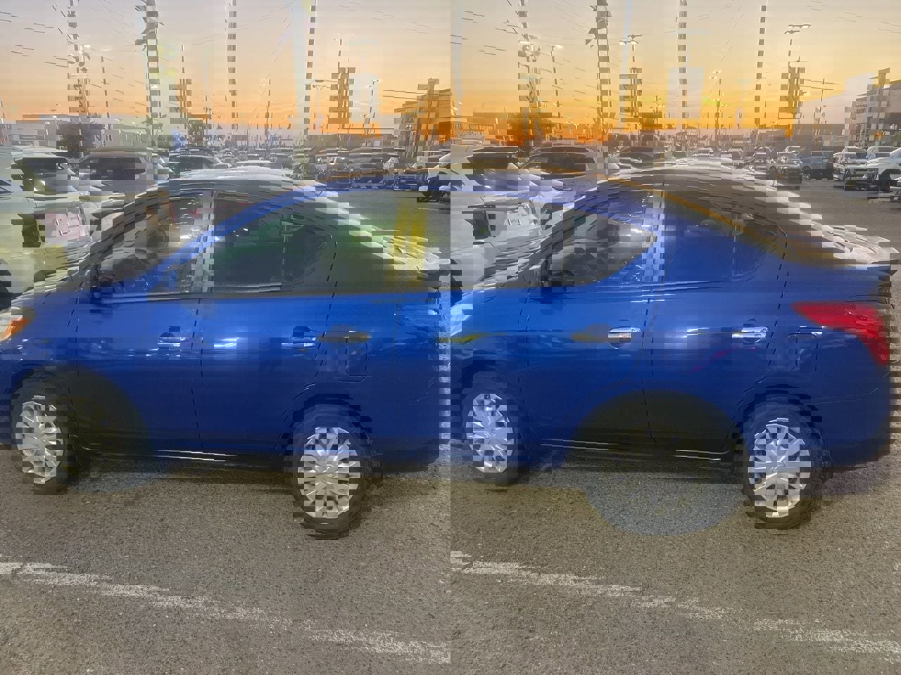 Used 2013 Nissan Versa SV w/ Convenience Pkg image 1