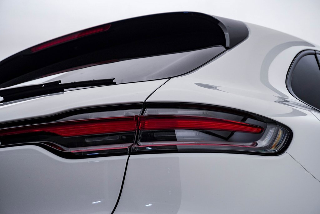 Certified 2025 Porsche Macan image 12