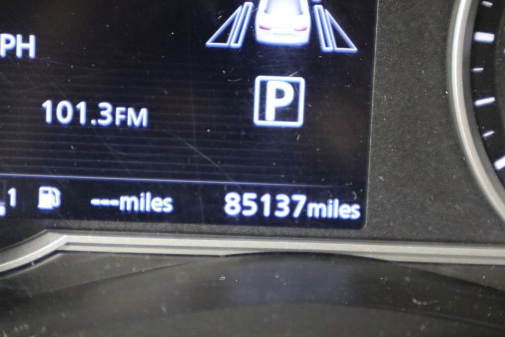 Used 2021 Nissan Versa SV image 29