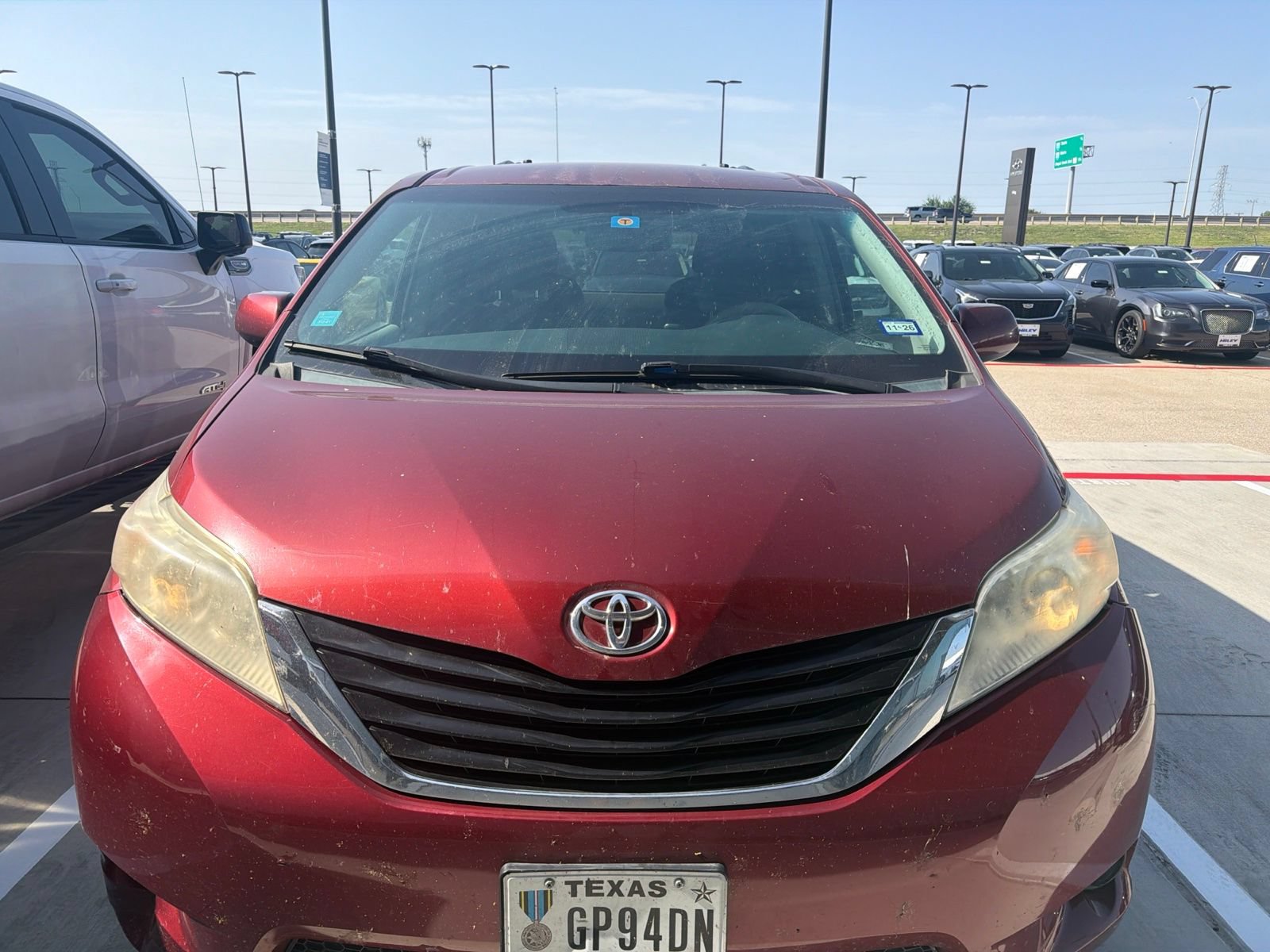 Used 2013 Toyota Sienna LE w/ Towing Pkg AWD/4WD image 2